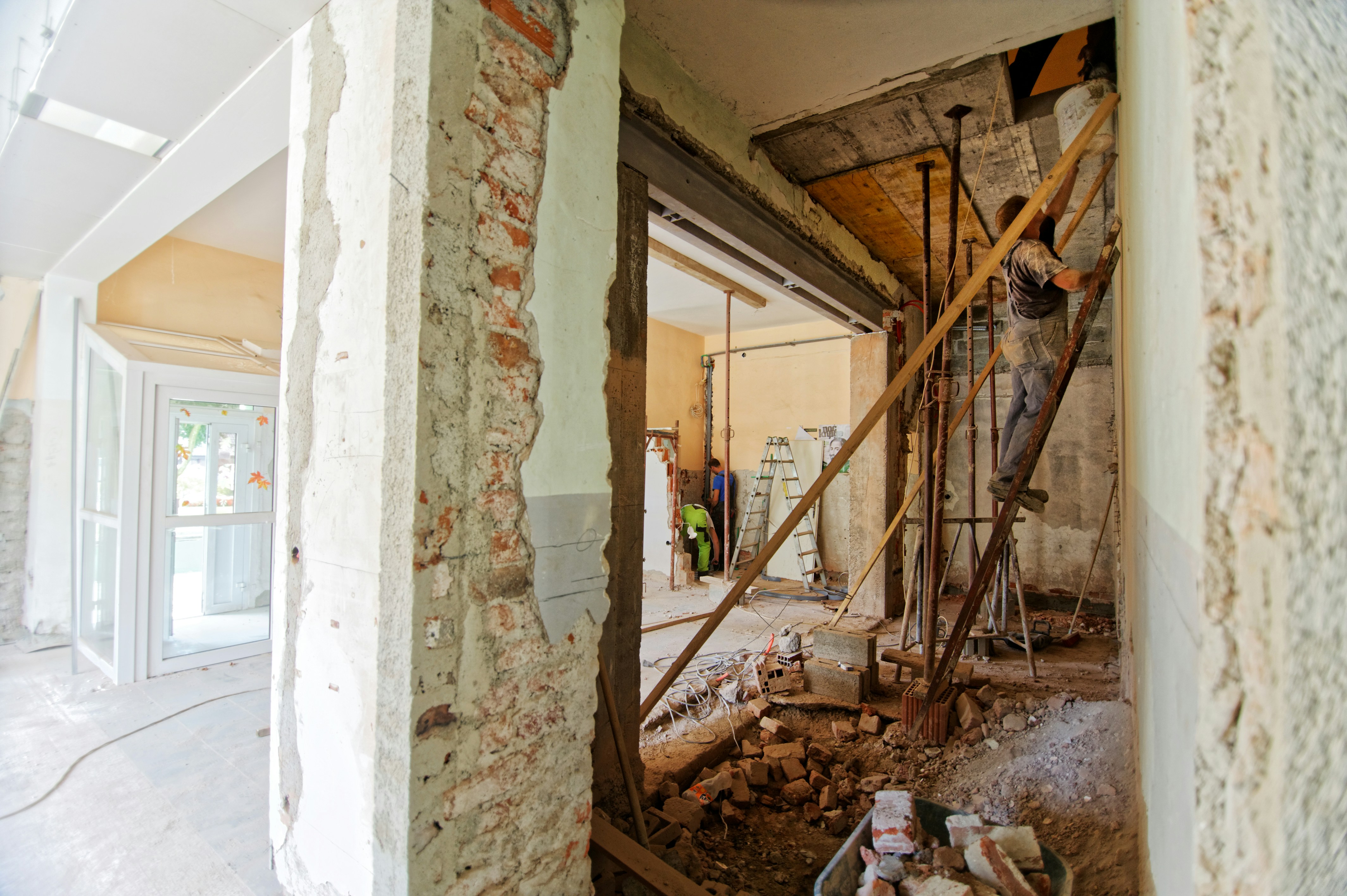 Wohnung im Rohbauzustand während der Entkernung